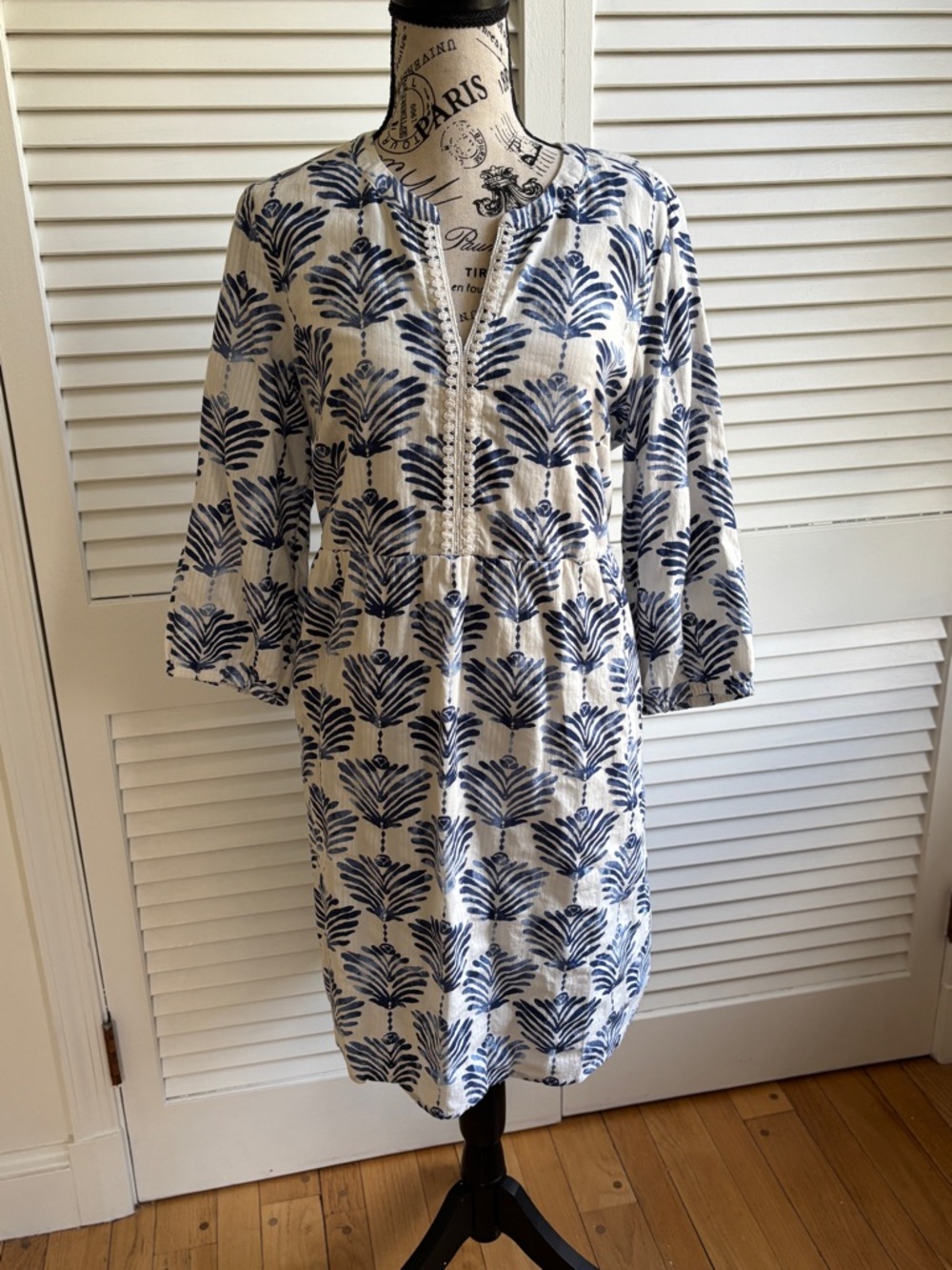 J.Jill Printed Split-Neck Dress, lined with pockets and crochet detail. MP NWOT
